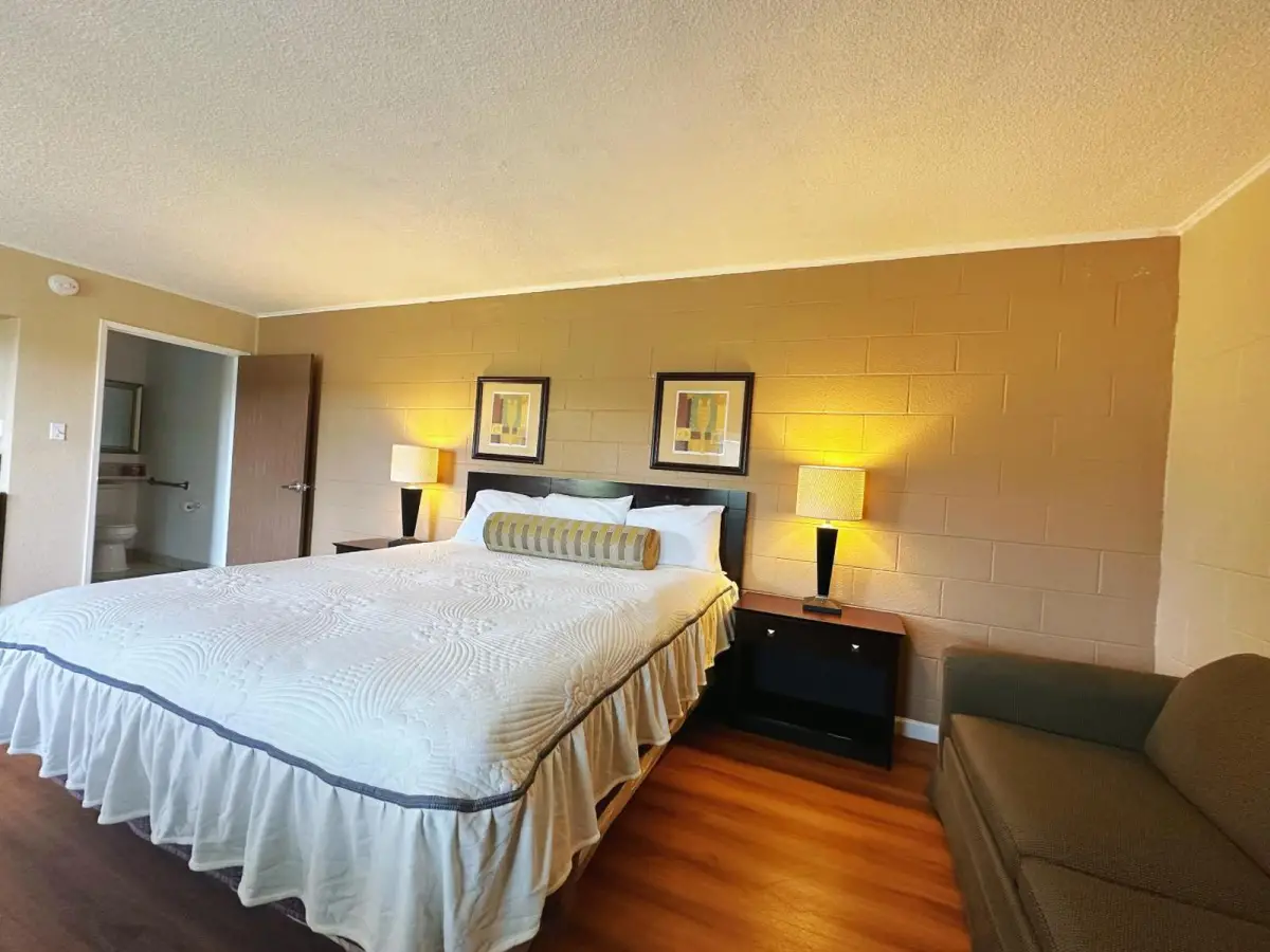 Royal Inn and Suites 6